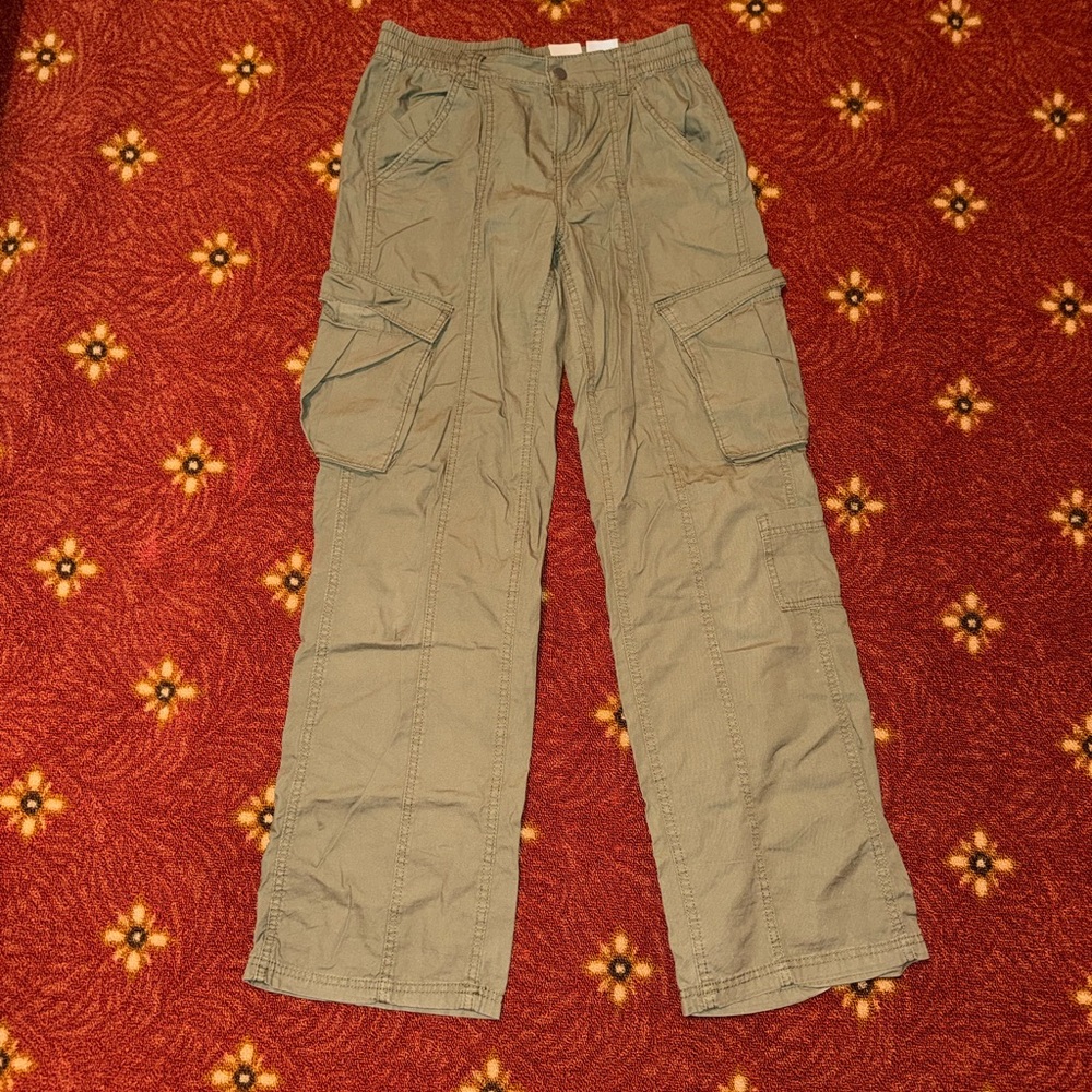 H&M women’s Khaki Cargo Pants